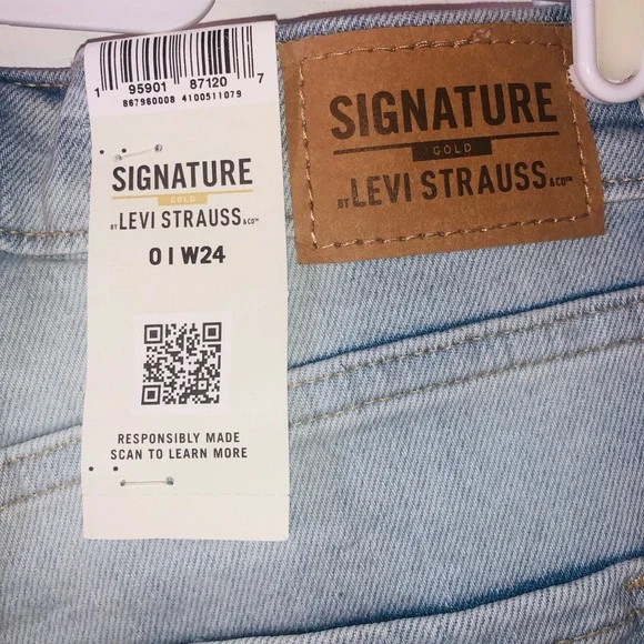 Levi’s juniors “mom jeans” (24) - Picture 5 of 8